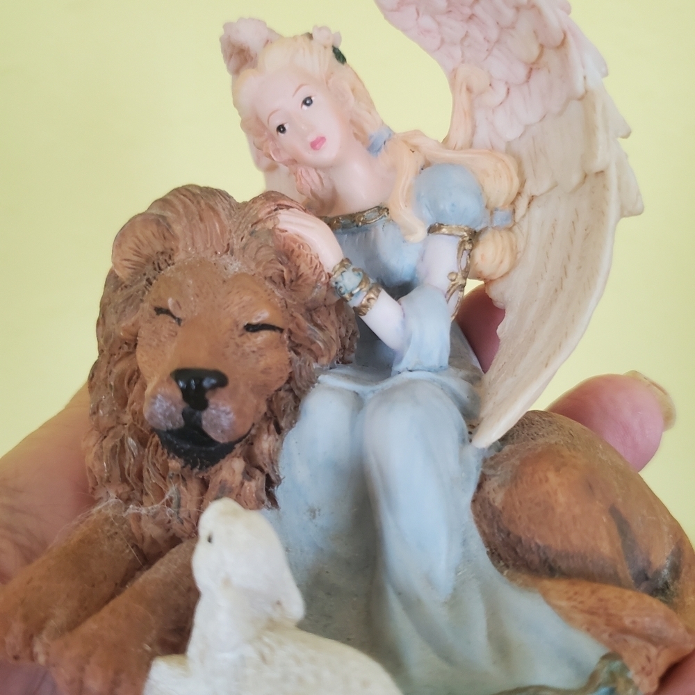 Lion&Lamb Angel statue - Picture 2 of 9
